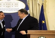 Το σύστημα ανασυντάσσει δυνάμεις…