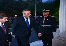 Όταν μια αποικία χρέους «διαπραγματεύεται»