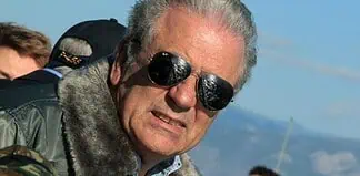 Πρόεδρος-γλάστρα, επίτροπος-Superman;