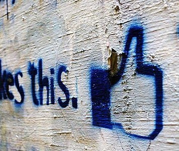 Το facebook είναι στοιχείο της Δημοκρατίας