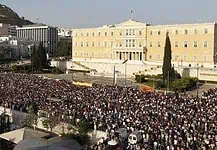 Στις πλατείες, με τα αιτήματα των πλατειών!