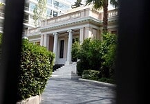 «Εναλλακτική» και υποκρισία