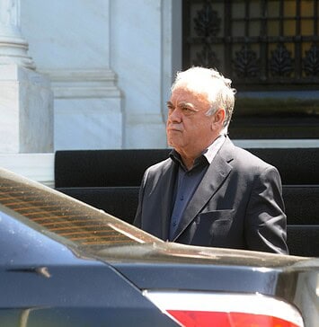 Υπάρχουν άτομα…