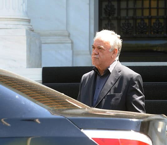 Υπάρχουν άτομα…