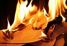 Mνημόνια: Θα τα κάψουμε; Του Ευτύχη Μπιτσάκη