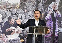 Η γιαγιά με το μπιμπερό