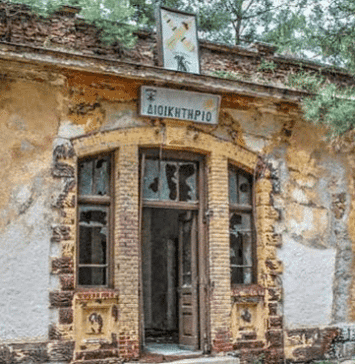 Στρατόπεδα στο σφυρί