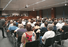 Μια ματιά γειωμένη, σοβαρή, συμπεριεκτική και ανοιχτή
