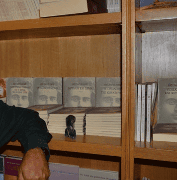 Λουκάς Αξελός – Στη σκιά της μεγάλης εφόδου