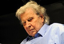 Βαριές κουβέντες για το «καθεστώς» ή κουβέντες με βάρος και ελπίδα;
