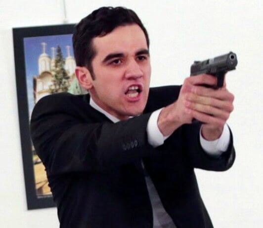 Αφιέρωμα : Σπιράλ αταξίας και τρόμου στον κόσμο