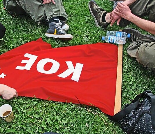 Η ΚΟΕ συζητά