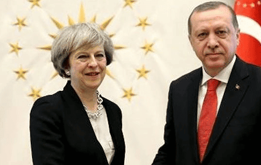 Η Τερέζα Μέι στην ‘Αγκυρα για να πάρει την Κύπρο