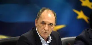 Ο Σταθάκης ενάντια στο δημόσιο συμφέρον