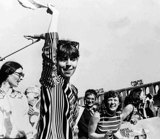 Έλσα Λιαροπούλου, συγγραφέας: Οι συνθήκες για ένα μαζικό φεμινιστικό κίνημα είναι εξαιρετικά δυσχερείς