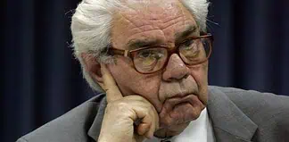 Γιώργος Κασιμάτης, συνταγματολόγος: Η μια δουλική κυβέρνηση διαδέχεται την άλλη