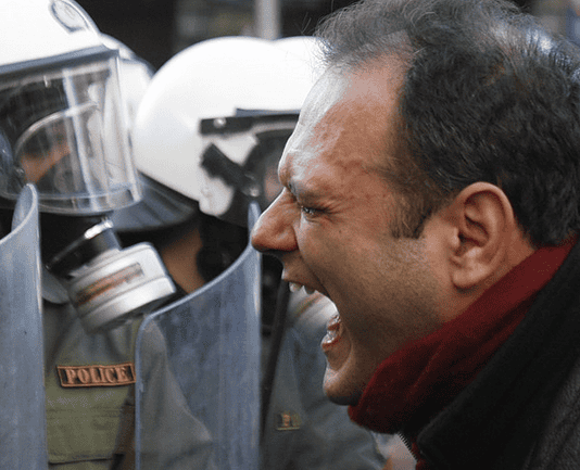 Είναι εφικτή μια εξέγερση στην Ελλάδα σήμερα;