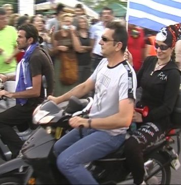 Σύντροφοι, γυρίστε σελίδα και ξεκινήστε με τις ιδέες επ’ ώμου!