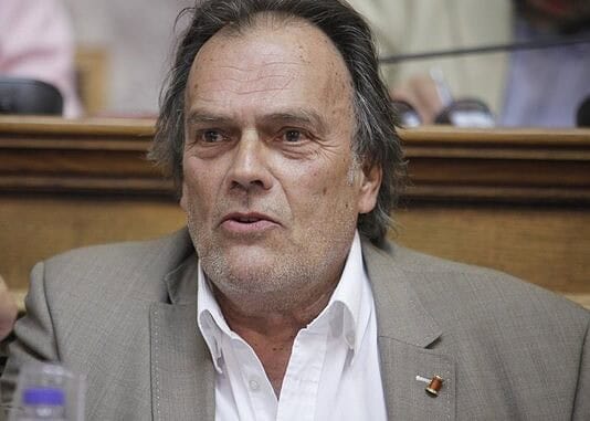 Εντελώς άσχετοι ή μεγάλοι ψεύτες;