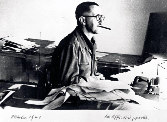 Bertolt Brecht / Foto 1947