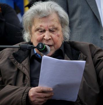 Μίκης Θεοδωράκης: Δημοψήφισμα για τις Πρέσπες!