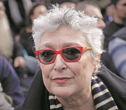 Αφροδίτη Μάνου: Ζούμε σε μια ταπεινωμένη χώρα, με κουτσή δημοκρατία, μπροστά σε μεγάλους κινδύνους