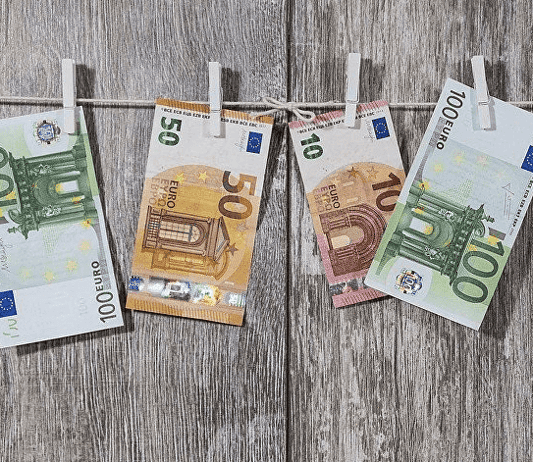 Αλήθειες και ψέματα για την αύξηση του κατώτατου μισθού και την απασχόληση