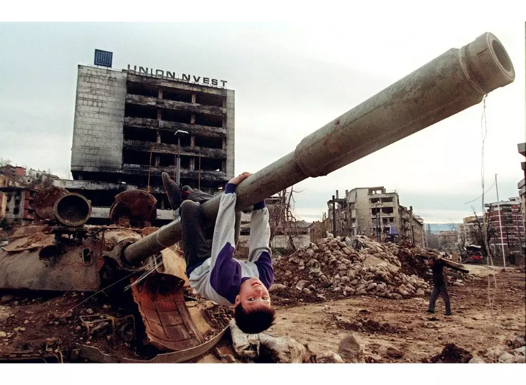 Για τον βομβαρδισμό της Γιουγκοσλαβίας – 20 χρόνια μετά - Δρόμος της  Αριστεράς