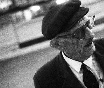 Όταν όλοι θρηνούσαν την ήττα ο Μιχάλης Κατσαρός επέμενε να υμνεί την Αντίσταση