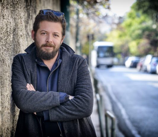 Σύλλας Τζουμέρκας, ένας ιδιοσυγκρασιακός σκηνοθέτης