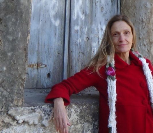 Έλενα Μαρούτσου, συγγραφέας: Μια άλλη ματιά στη σχέση ανθρώπου ζώου μέσα από τους «Θηριόμορφους»