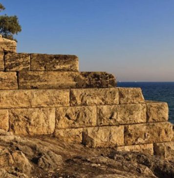 Ο εχθρός εκτός και εντός των τειχών