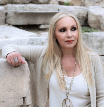 Μαίρη Γκαζιάνη, συγγραφέας: Ζάχαρη άχνη