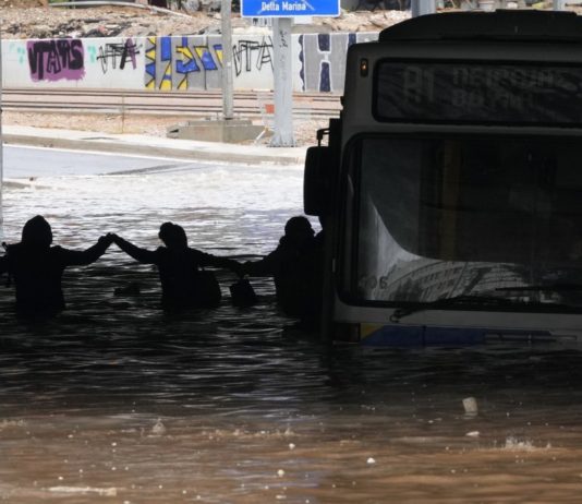 Τα κεφάλια μέσα…