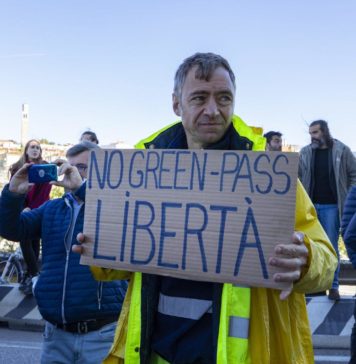 «Υποχρεωτικότητα», επικίνδυνοι «λαγοί» και ντίλερ