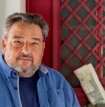 Δημήτρης Αλεξίου, συγγραφέας – Το διάβασμα βιβλίων είναι μία μορφή αντίστασης