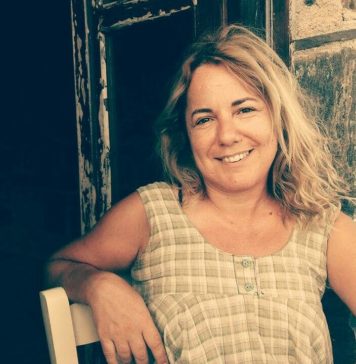 Δέσποινα Σιμάκη συγγραφέας: Τούμπα στα πλακάκια