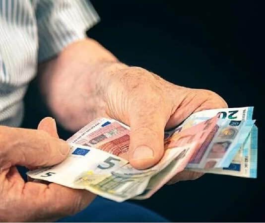 Αυξήσεις: Ελάχιστες για πολλούς, υπέρογκες για λίγους