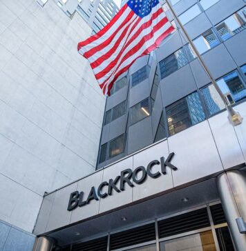 BlackRock: Οι σκοπιμότητες των επαίνων προς την κυβέρνηση
