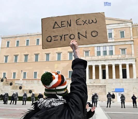 Μια κυβέρνηση που έπρεπε να έχει φύγει, και μια αντιπολίτευση «λαπάς των λαπάδων»