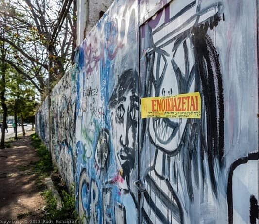 Μια πόλη χτίζαμε μαζί κι ακόμα ζω στο νοίκι