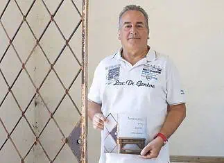 Νίκος Μπασιάς, φωτογράφος: «Αναμνήσεις στη σκόνη»