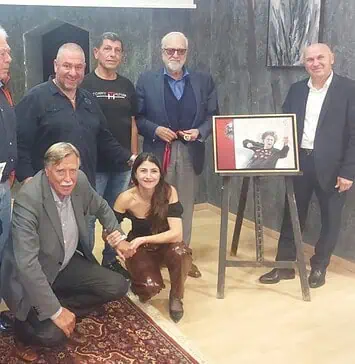 Ο Μίκης και οι «καλλιτέχνες» των γηπέδων