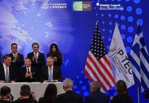 Τραμπικοί σχεδιασμοί για «Ελλάδα – ευρωπαϊκή πύλη αμερικάνικου LNG»