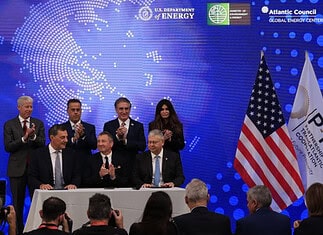 Τραμπικοί σχεδιασμοί για «Ελλάδα – ευρωπαϊκή πύλη αμερικάνικου LNG»