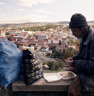 Η ανηθικότητα της υποκριτικής φιλευσπλαχνίας