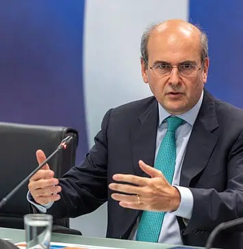 Ε, άι στο διάλογο, κύριε Χατζιδάκη