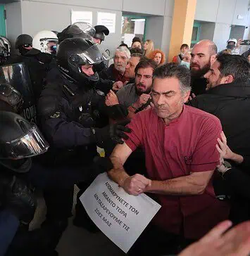 Εκφασισμός και κρεσέντο αυταρχισμού