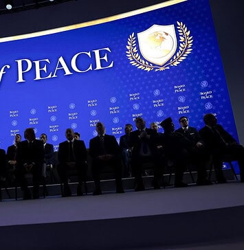 Ένα «Συμβούλιο Ειρήνης» που ξεχειλίζει πόλεμο