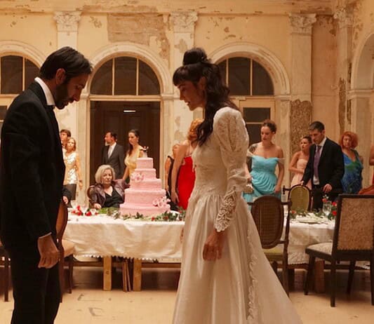 Σε ένα χορευτικό διάλογο με τους ηθοποιούς